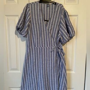 Women’s Old Navy Wrap Dress Puffy Sleeve. Blue & white. Size XL Brand new